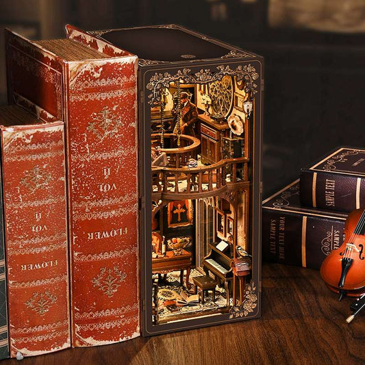 The Secret Case Files Detective Book Nook Kit