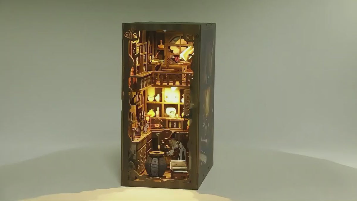 Charger la vidéo : Witch's Enchanted Workshop DIY kit build and illuminated finished display video
