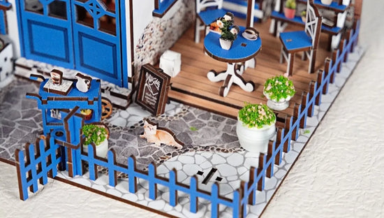 Seaside Coffee House close-up miniature details for a relaxing hands-on build