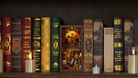 World in a Frame Display in miniatura completato artistico per una libreria o una scrivania